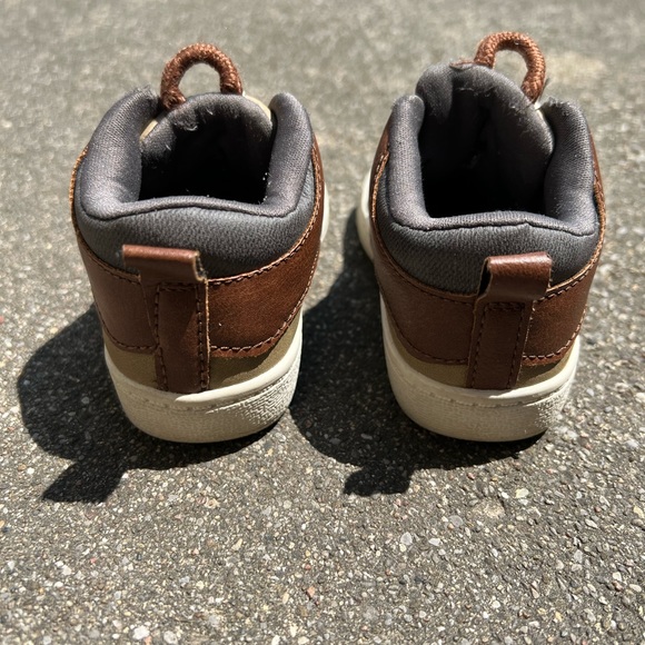 Carter’s Toddler Shoes Size 6 - Picture 4 of 8